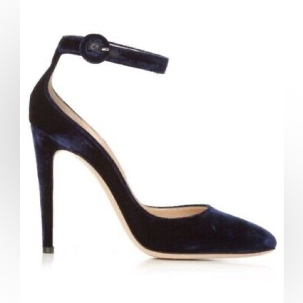 Gianvito Rossi | Size 39/US 8.5 | Blue Velvet